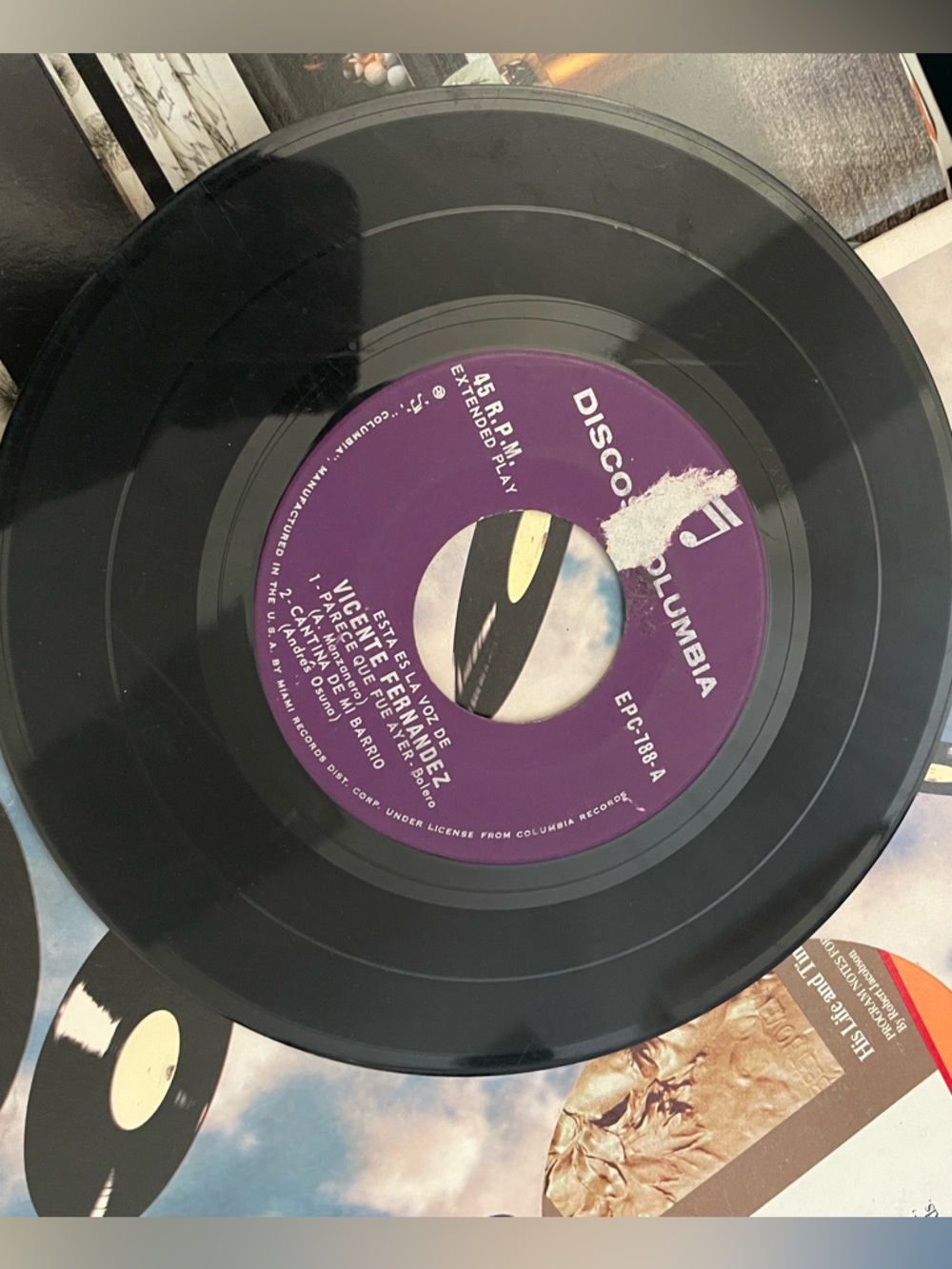Vicente Fernandez Columbia Black Vinyl 45 with Purple Center Label